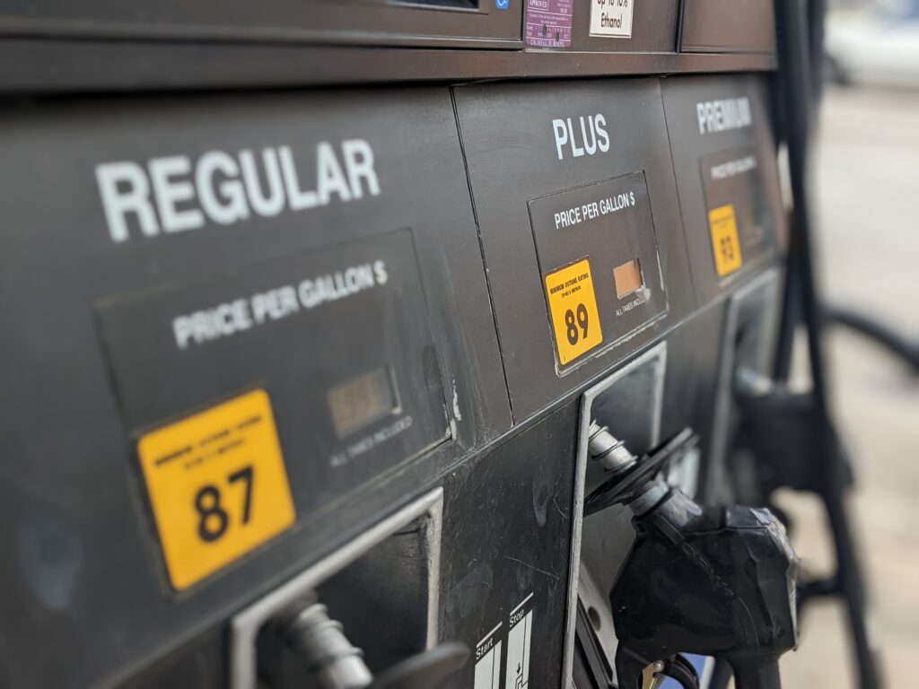 Where to find cheap gas in Huntsville as fuel prices in Alabama slowly decrease