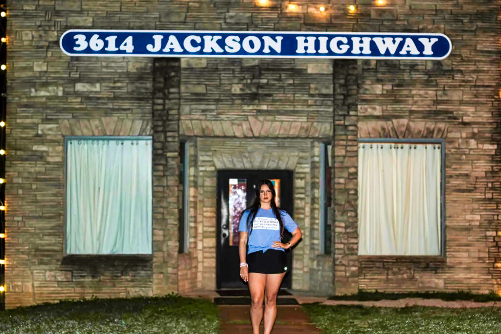 NEW: Lana Del Rey records at Muscle Shoals Sound Studio [PHOTOS]