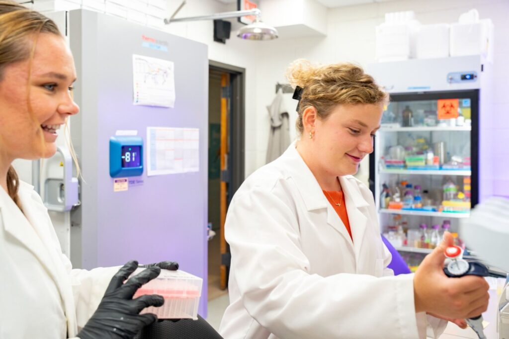 Why these 2 Emmas love studying Applied Biotechnology at Auburn 1 Emma S and Emma W in the lab