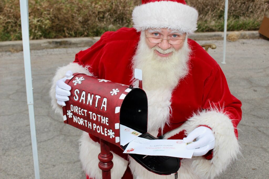9 spots you can see Santa Claus in Huntsville this year