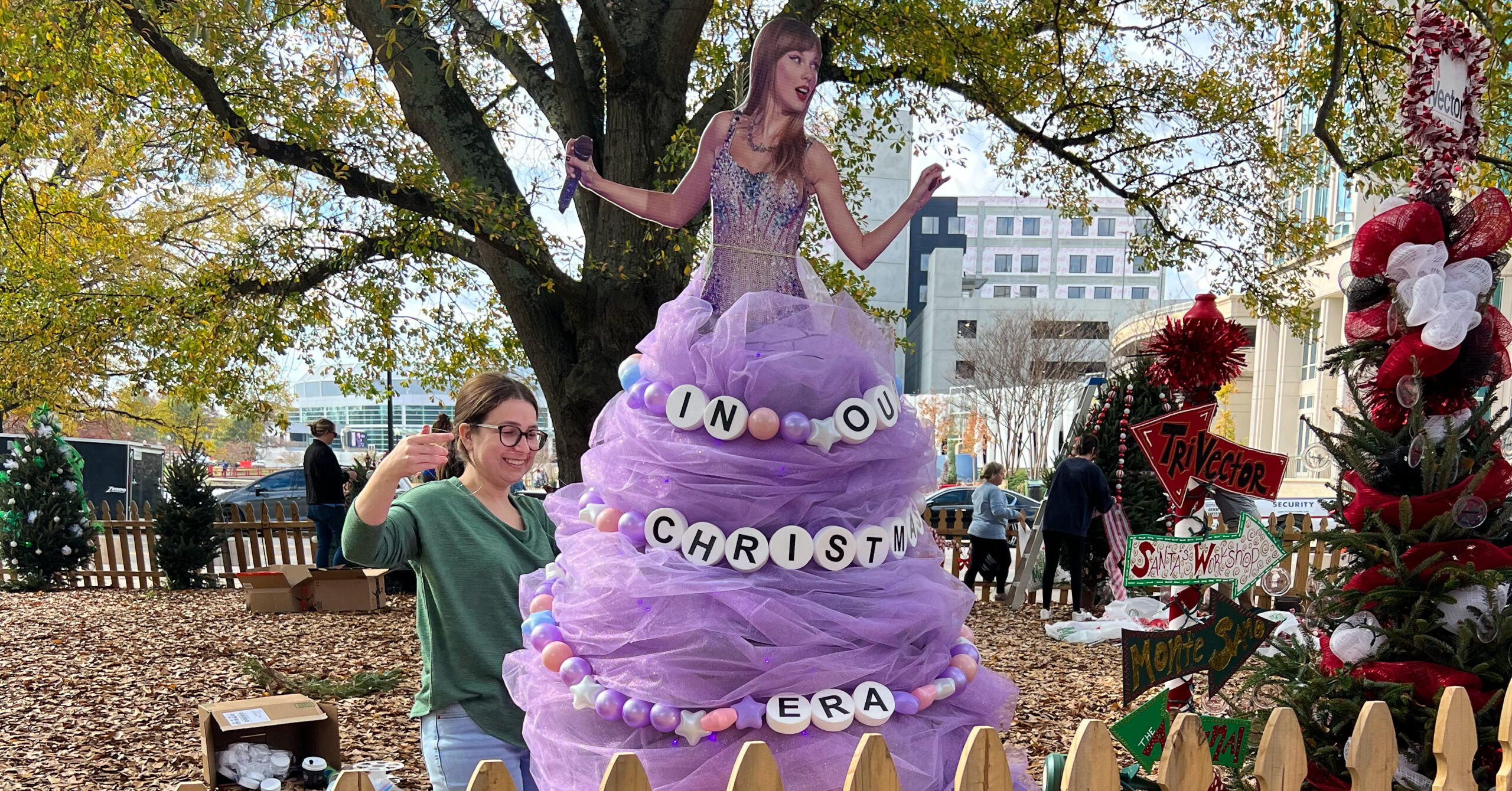 About the viral Taylor Swift Christmas tree in Huntsville…