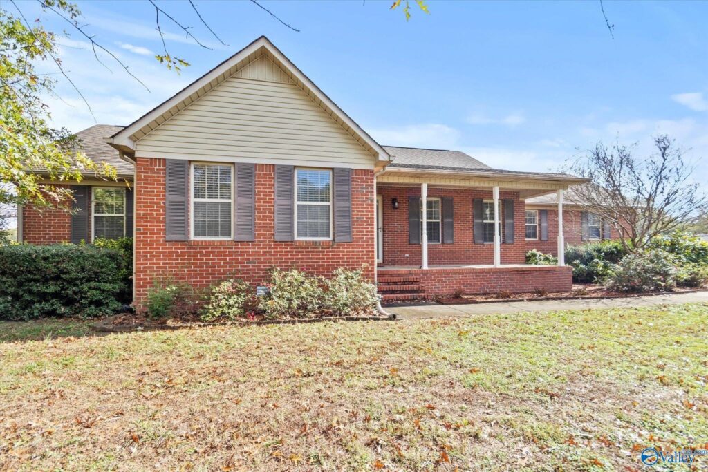 9 Huntsville-area homes on the market right now 9 Huntsville-area homes on the market right now