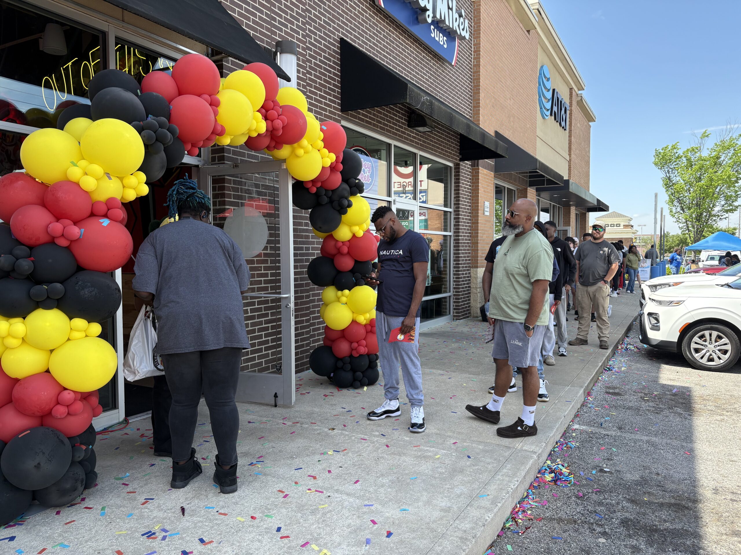 Huntsville foodies waited in line for hours for this new hot chicken spot