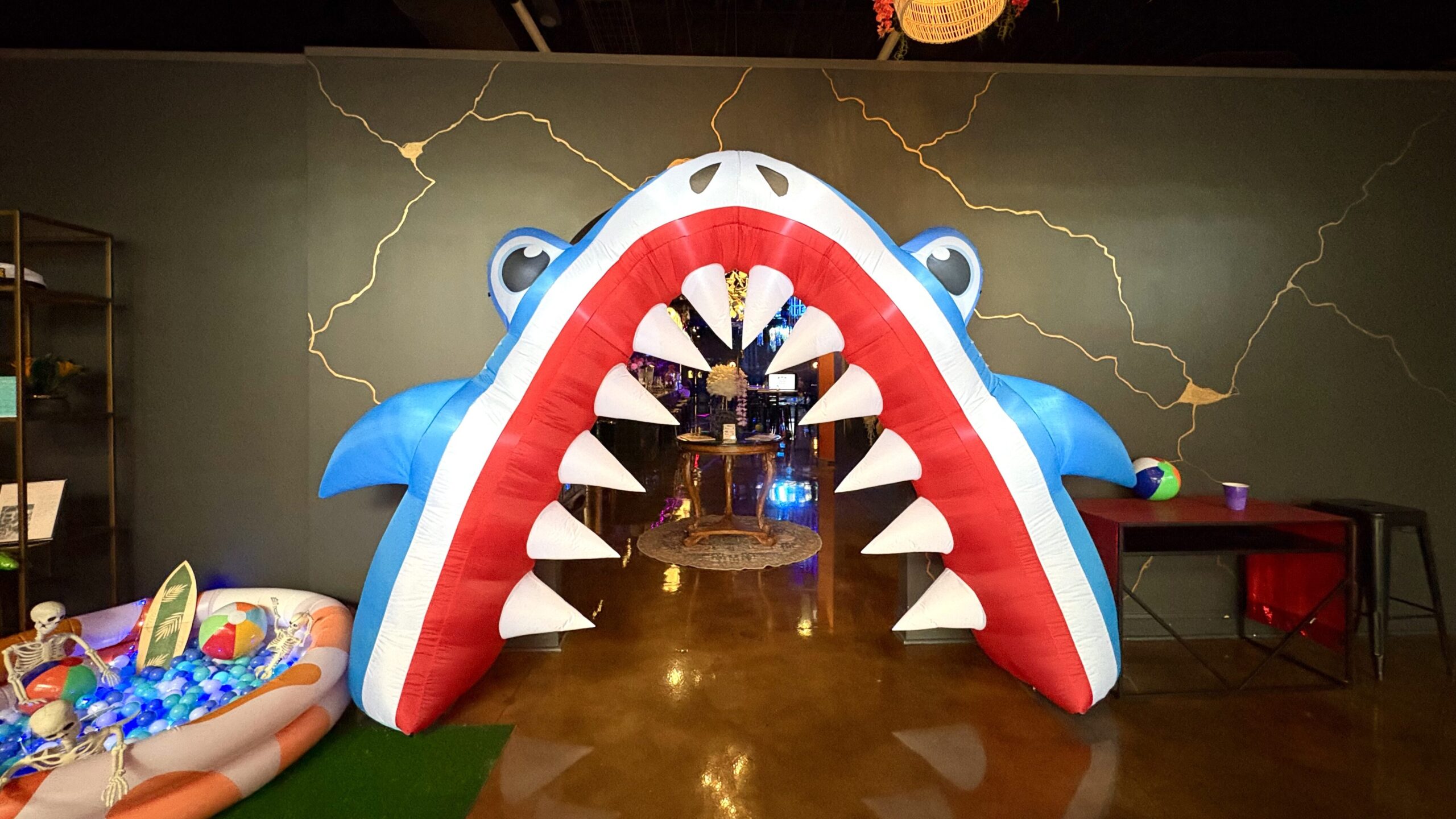 2 beach-themed bars you need to visit before summer ends