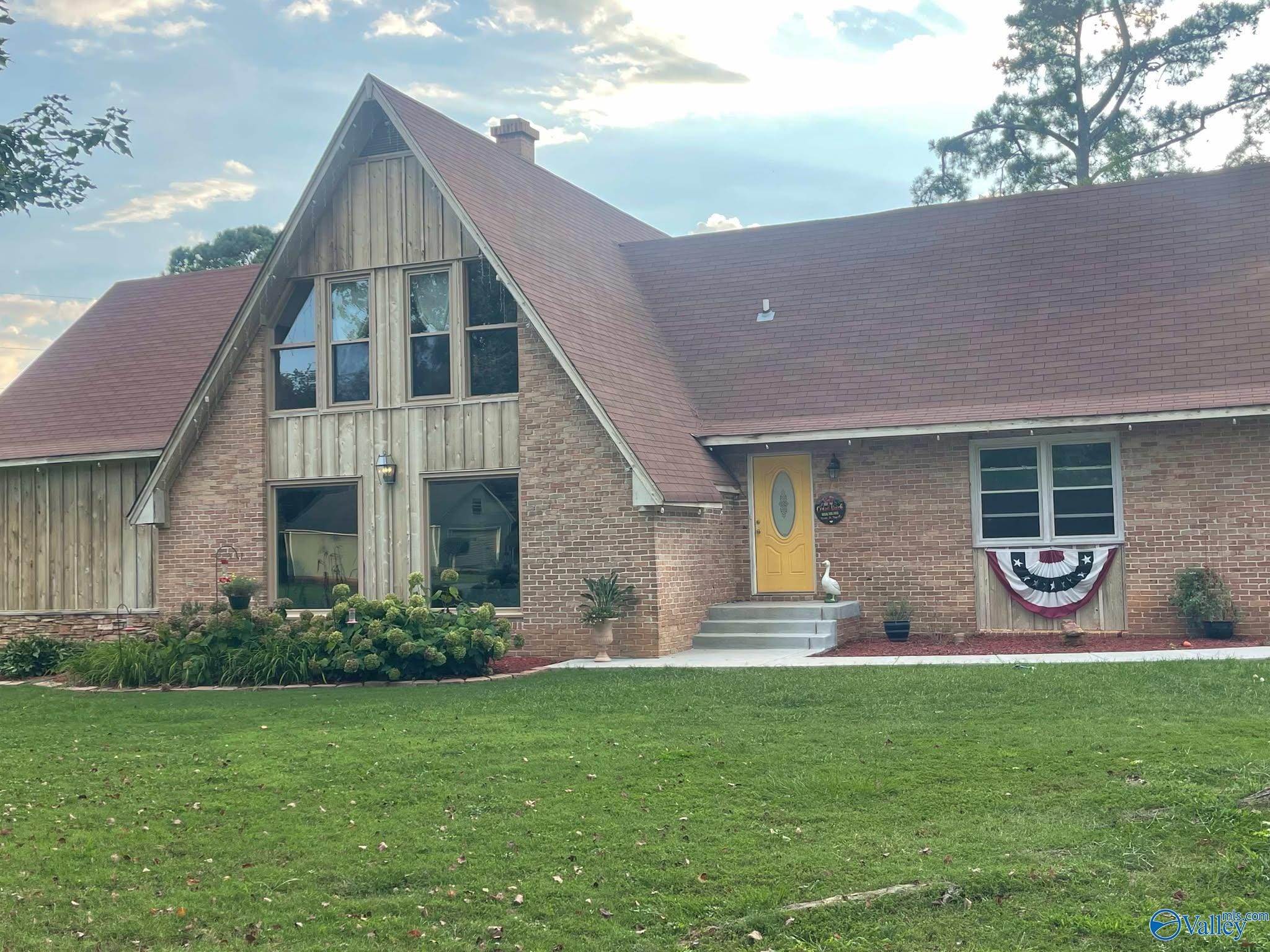Take a look at these 9 home listings here in the Huntsville area